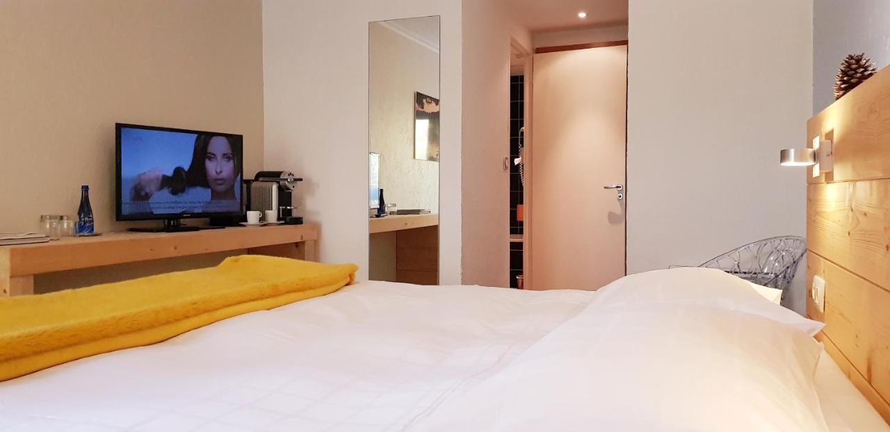 Hotel Sports & Spa - La Voile D'Or Sables-dʼOr-les-Pins Exterior foto